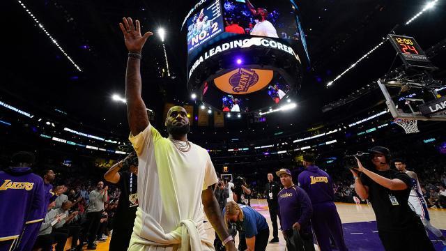 开云下载-沃格尔：球队成绩拖累詹姆斯，但他值得MVP奖杯